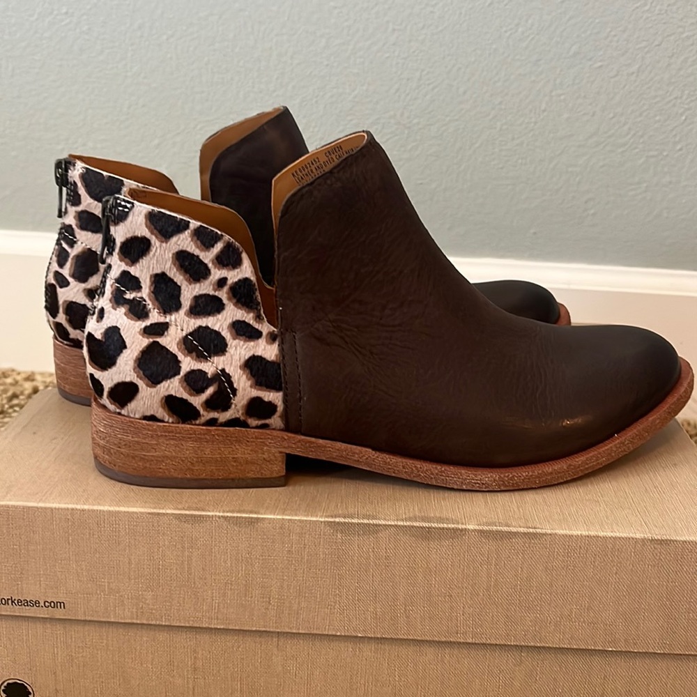 NWT Kork-ease Renny leather ankle boots.